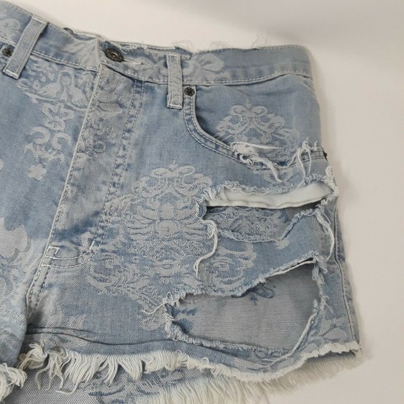 Carmar Womens Distressed Floral Button Fly Blue Jeans Shorts Frayed Size 28 - Picture 6 of 11